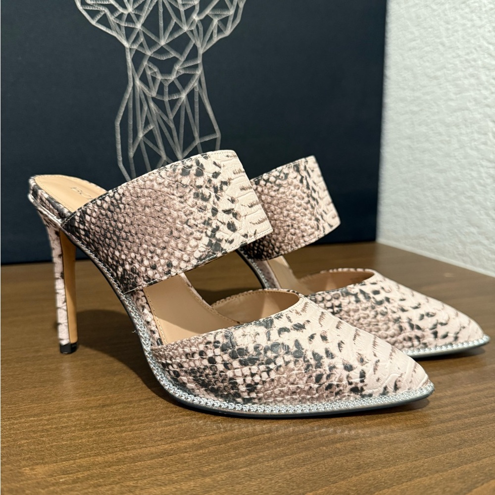 EUC: BCBGeneration Black and Cream Snake Heels Elegant Design